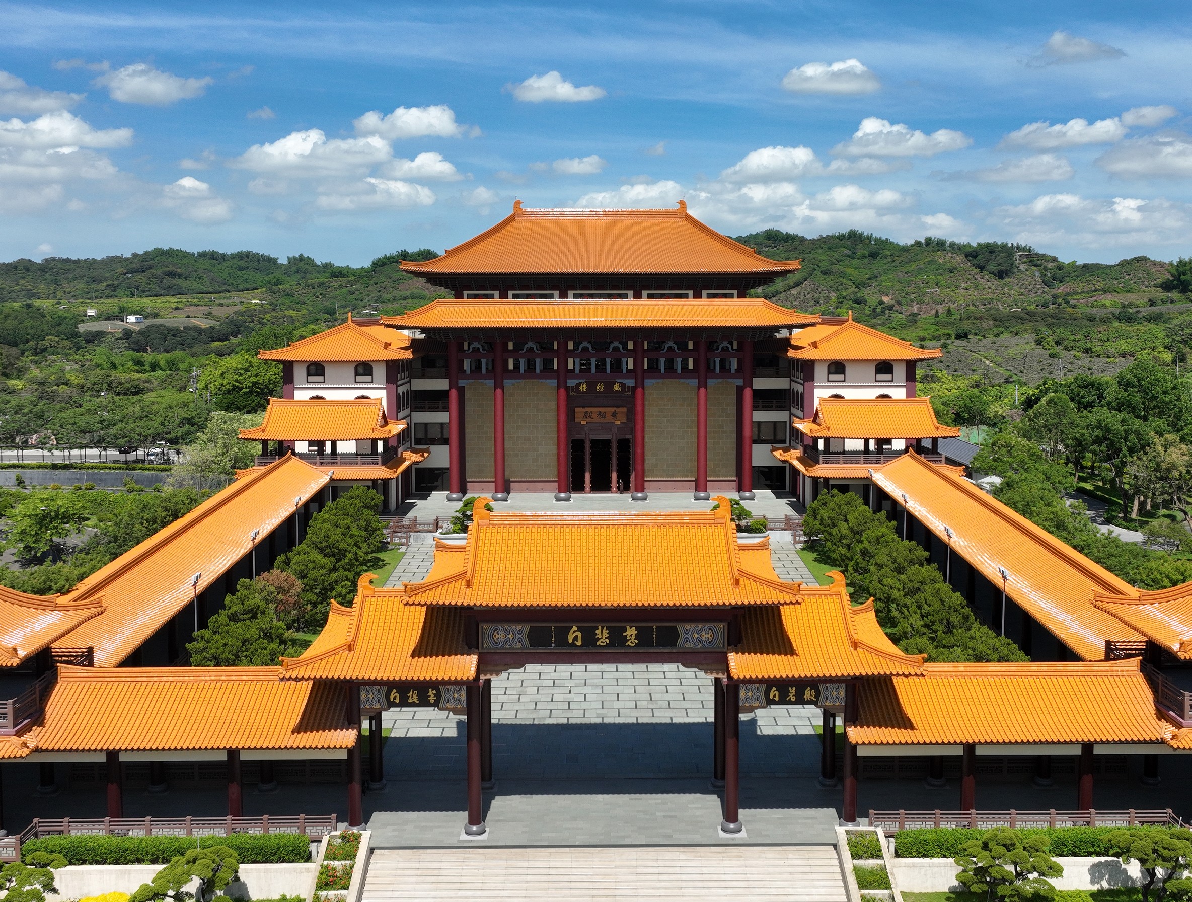 佛光山開山60週年紀念 傳燈六十百年仰望